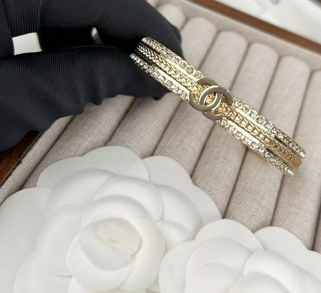 The Allure of Our Wholesale Jewelry: Your Gateway to Elegance