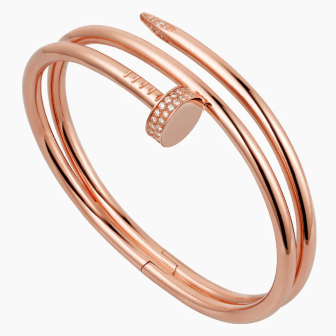 New Year's Recommendation rose gold necklace studded bracelet