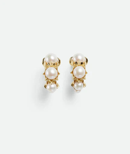 Discover the allure of our exquisite earring collection!